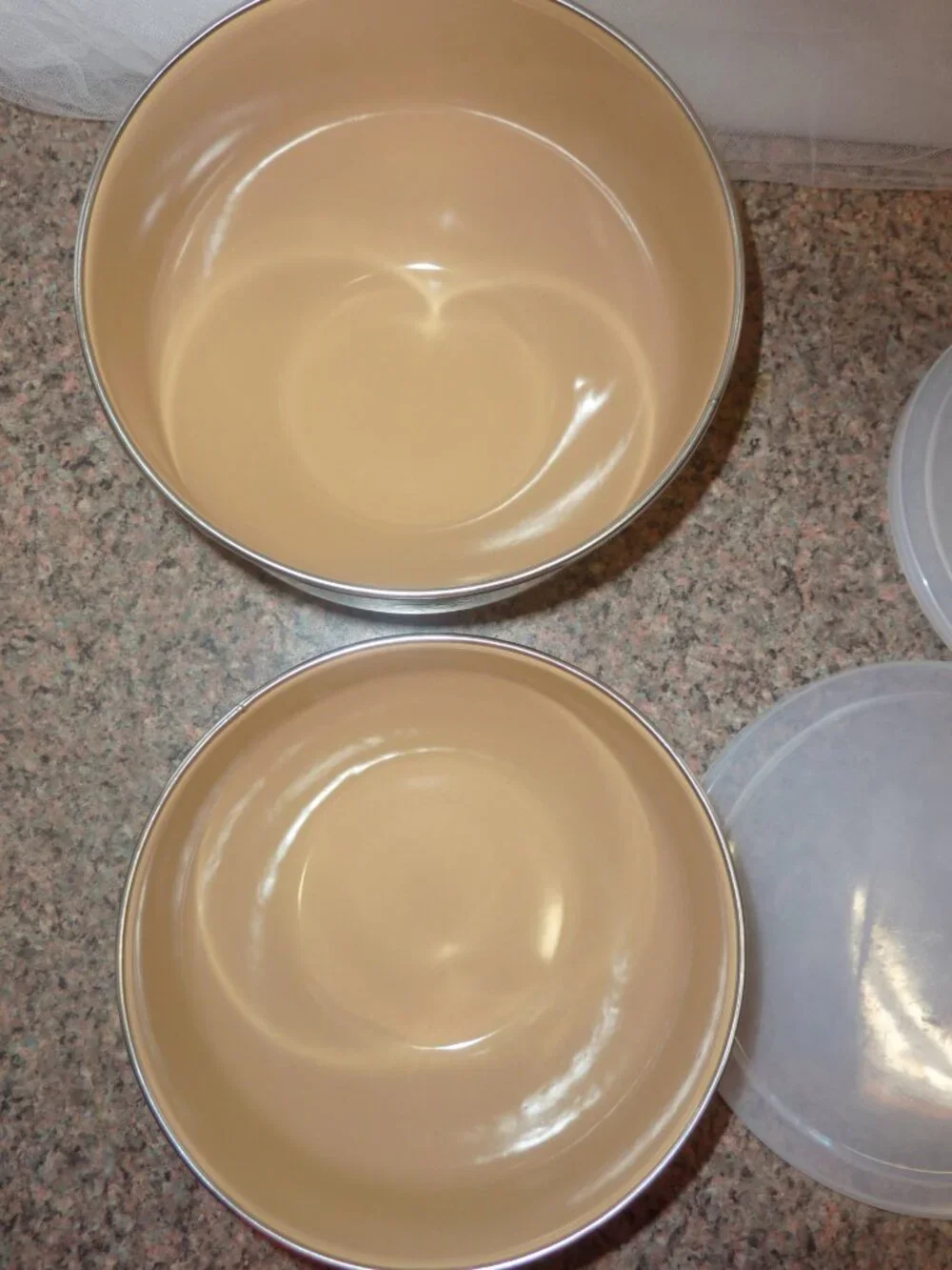 Vtg Pfaltzgraff Folk Art Nesting Bowl Enamel/Metal Plastic Lid Set Of 2